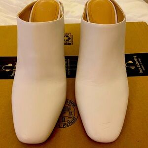 Euc. Plv brand slip on mules. Front toes have scuff Marks’s as shown in picture
